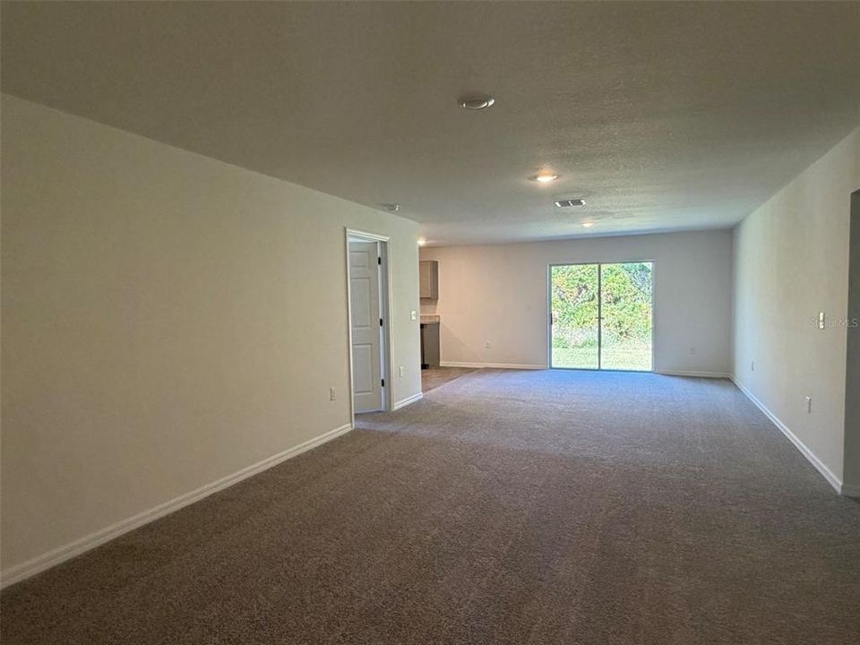 На продажу: $319,990 (4 спален, 2 ванн, 1802 Квадратных фут)