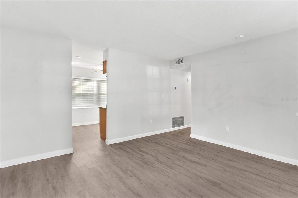 For Sale: $259,900 (3 beds, 2 baths, 1325 Square Feet)