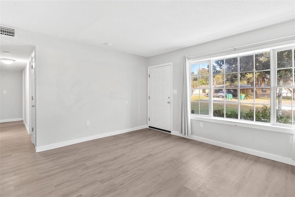 For Sale: $259,900 (3 beds, 2 baths, 1325 Square Feet)