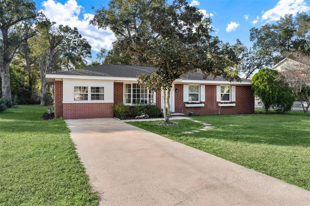 For Sale: $259,900 (3 beds, 2 baths, 1325 Square Feet)