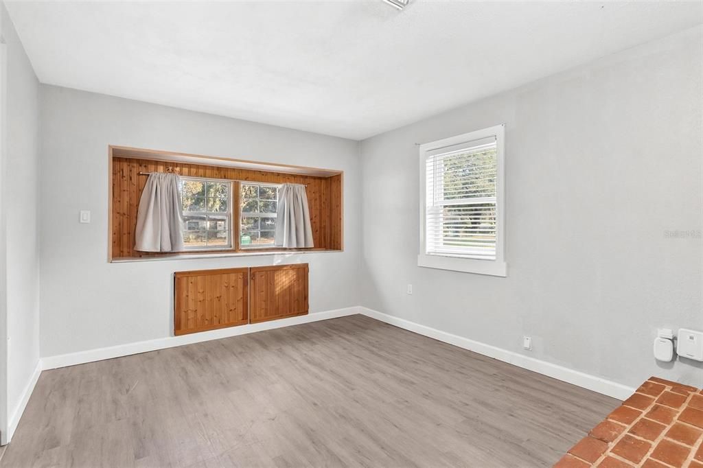 For Sale: $259,900 (3 beds, 2 baths, 1325 Square Feet)