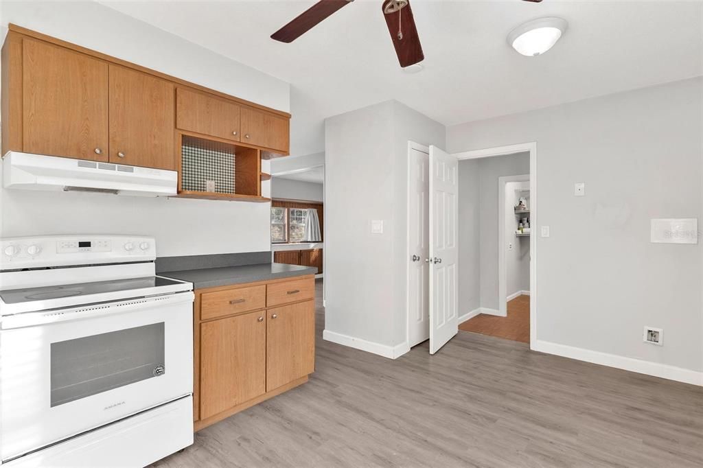 For Sale: $259,900 (3 beds, 2 baths, 1325 Square Feet)