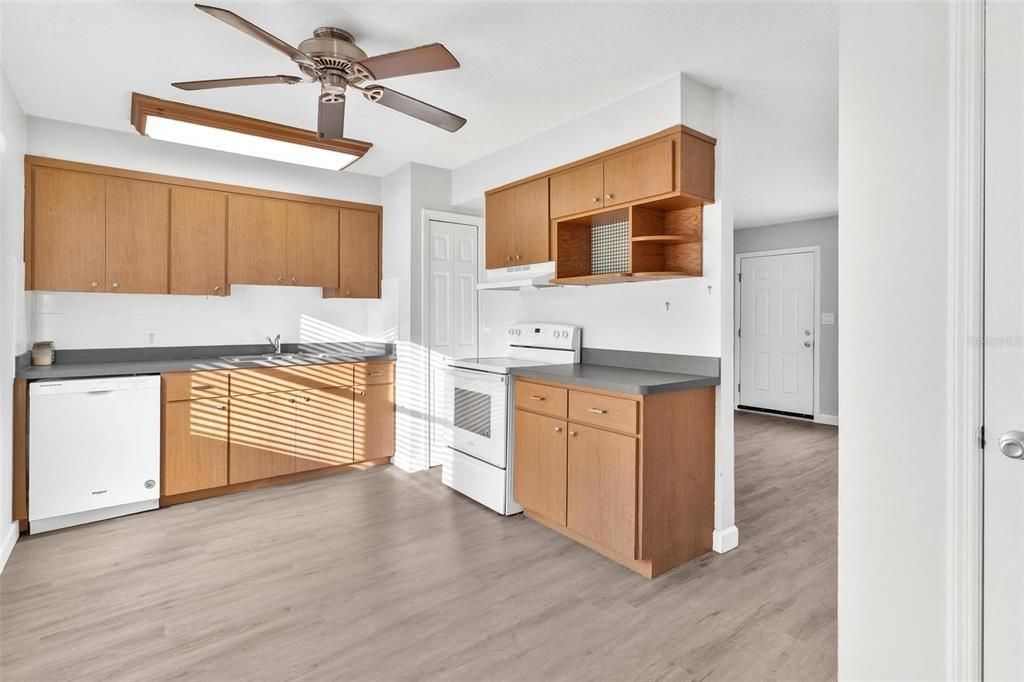 For Sale: $259,900 (3 beds, 2 baths, 1325 Square Feet)