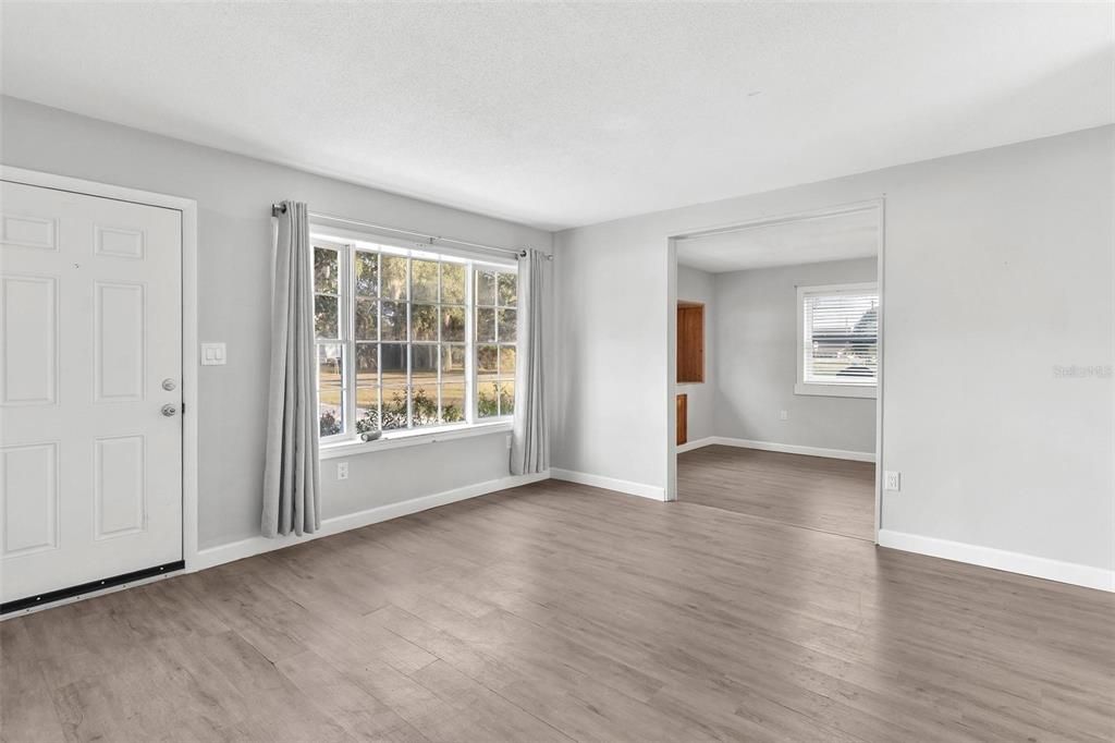 For Sale: $259,900 (3 beds, 2 baths, 1325 Square Feet)