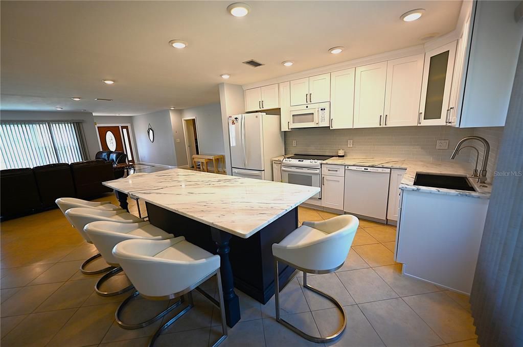 待售: $320,000 (3 贝兹, 2 浴室, 1770 平方英尺)