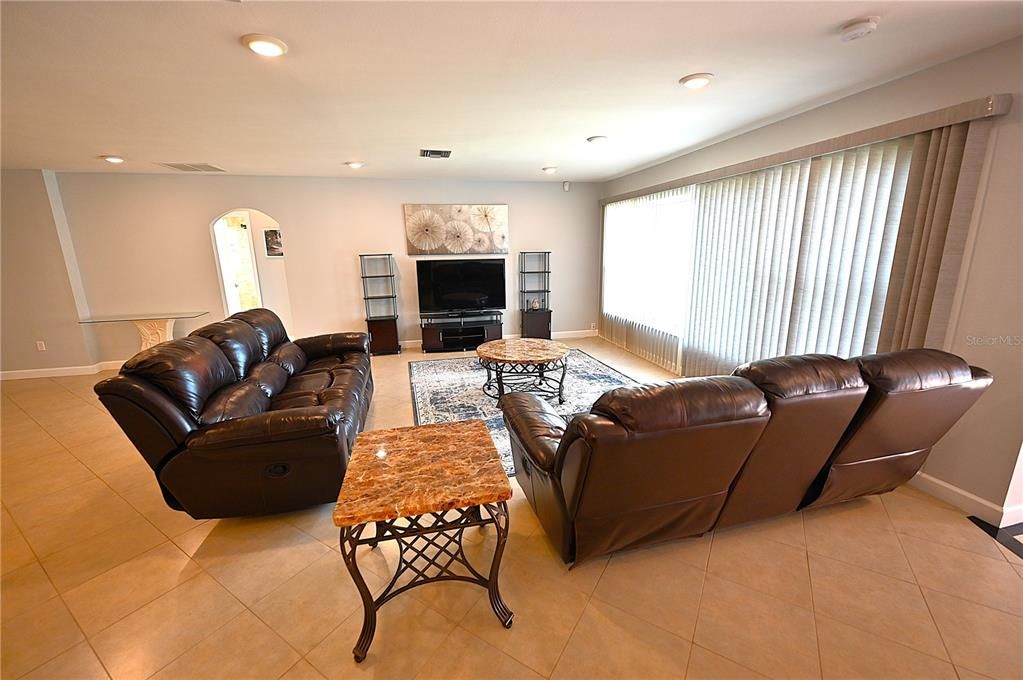 待售: $320,000 (3 贝兹, 2 浴室, 1770 平方英尺)