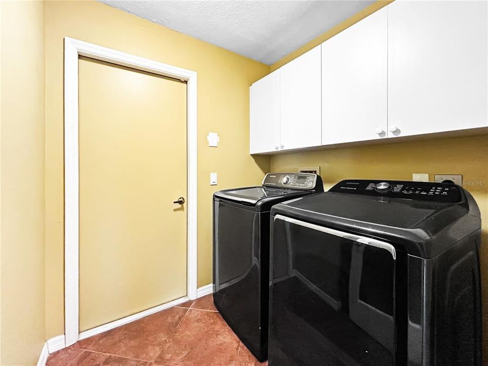 For Sale: $649,000 (3 beds, 2 baths, 1939 Square Feet)