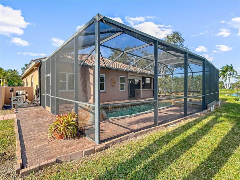 For Sale: $649,000 (3 beds, 2 baths, 1939 Square Feet)