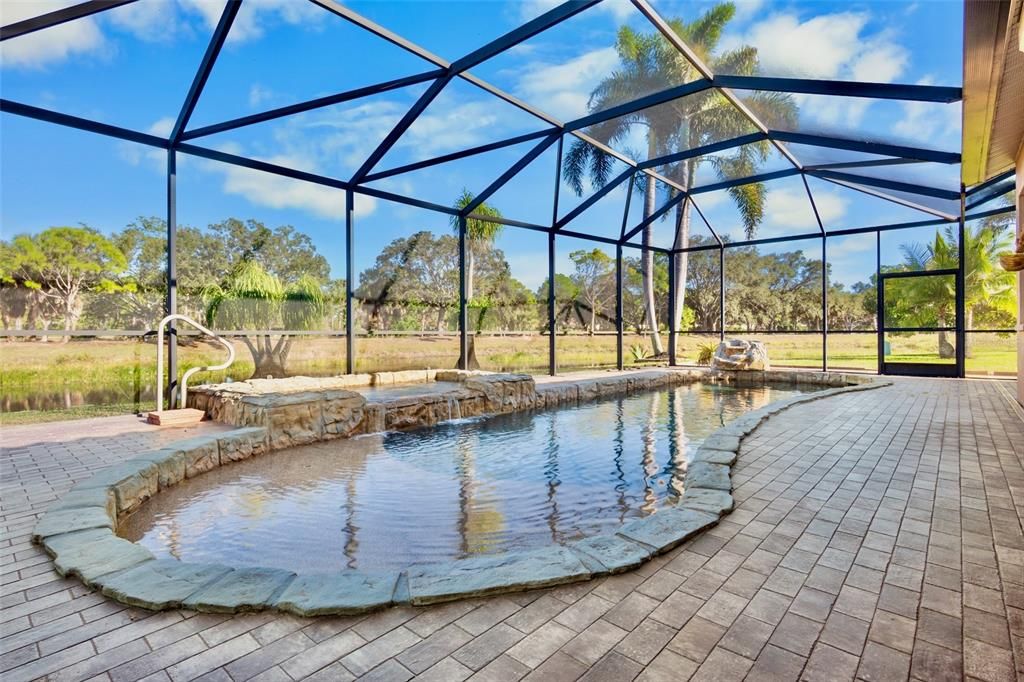 For Sale: $649,000 (3 beds, 2 baths, 1939 Square Feet)