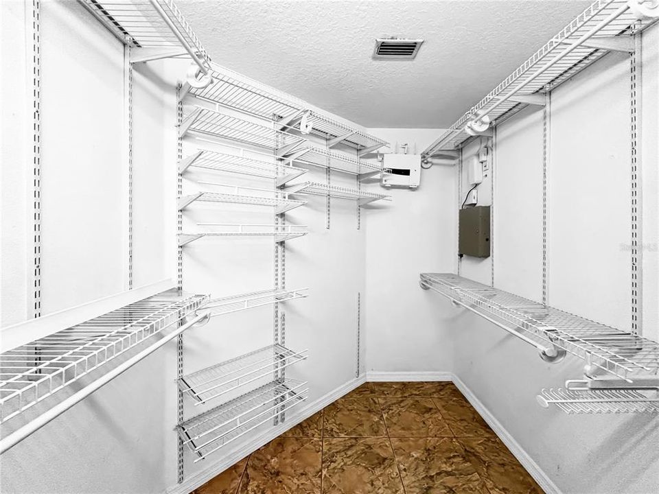 For Sale: $649,000 (3 beds, 2 baths, 1939 Square Feet)