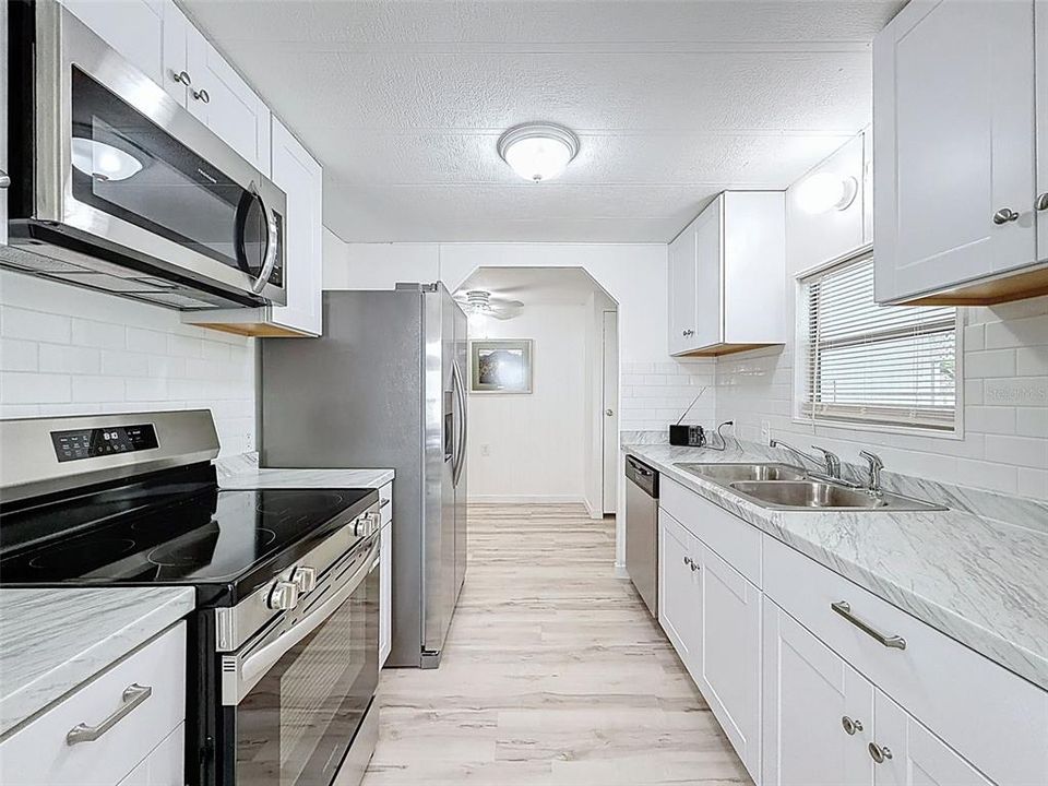 待售: $218,800 (2 贝兹, 2 浴室, 1242 平方英尺)