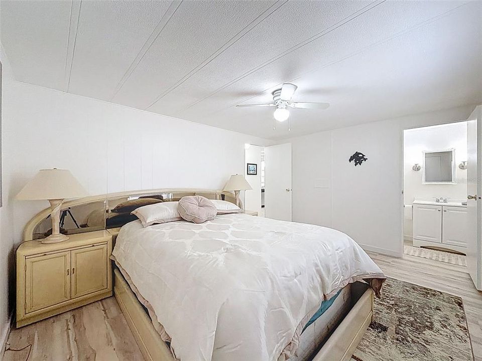 待售: $218,800 (2 贝兹, 2 浴室, 1242 平方英尺)