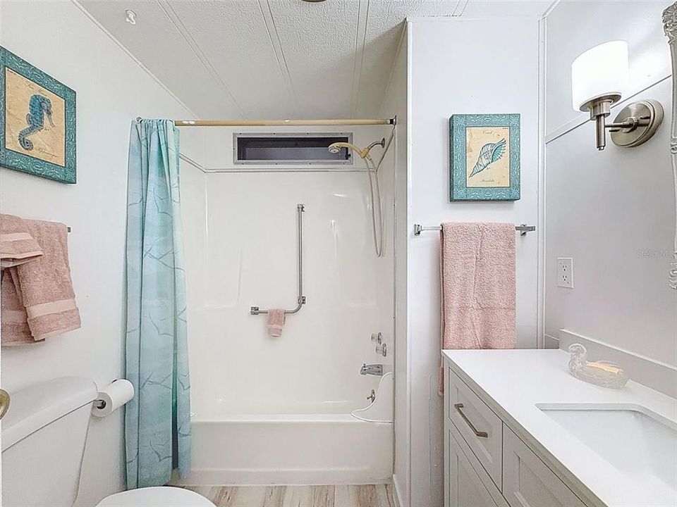 待售: $218,800 (2 贝兹, 2 浴室, 1242 平方英尺)