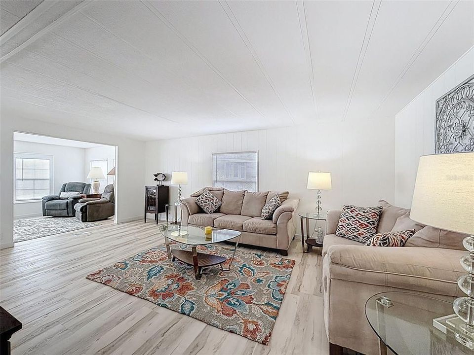 待售: $218,800 (2 贝兹, 2 浴室, 1242 平方英尺)