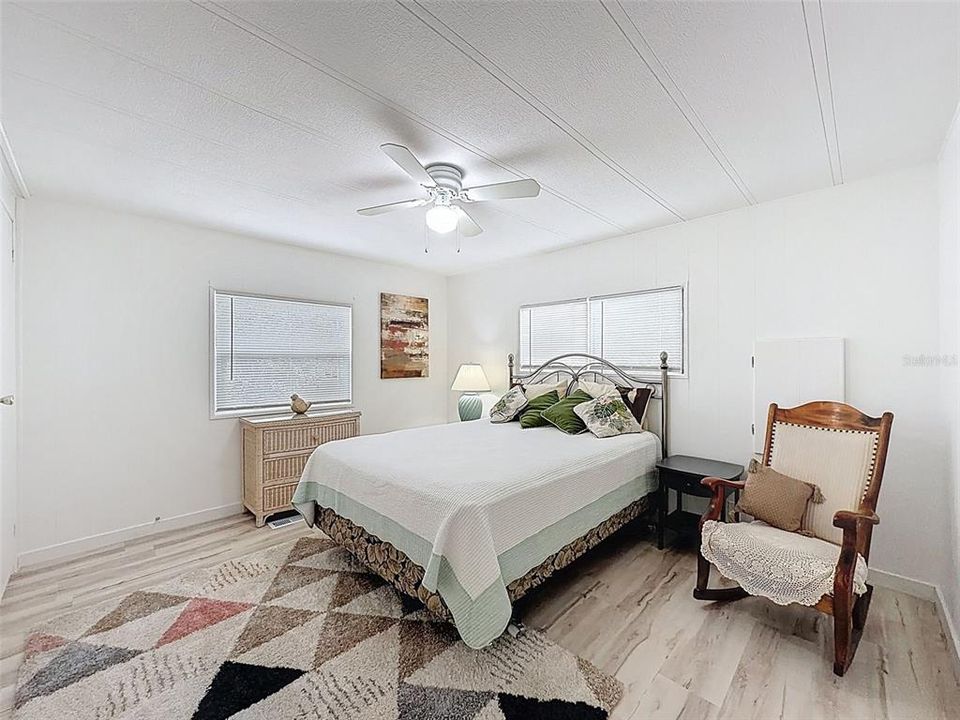 待售: $218,800 (2 贝兹, 2 浴室, 1242 平方英尺)