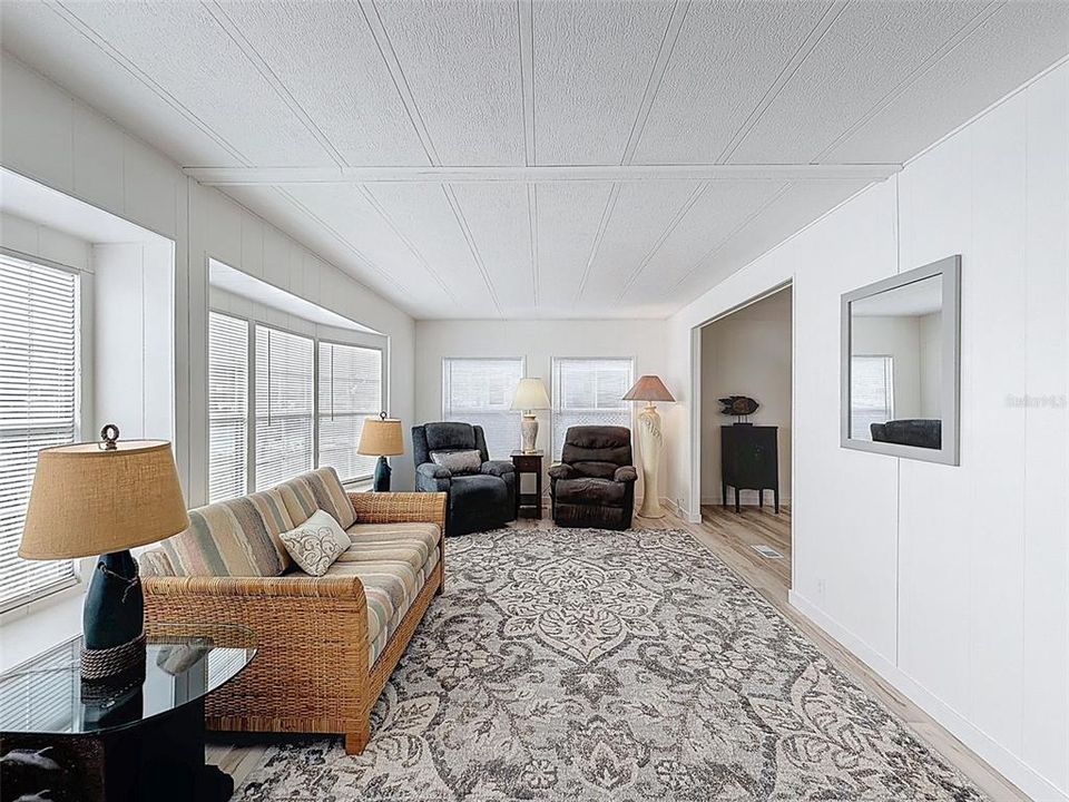 待售: $218,800 (2 贝兹, 2 浴室, 1242 平方英尺)