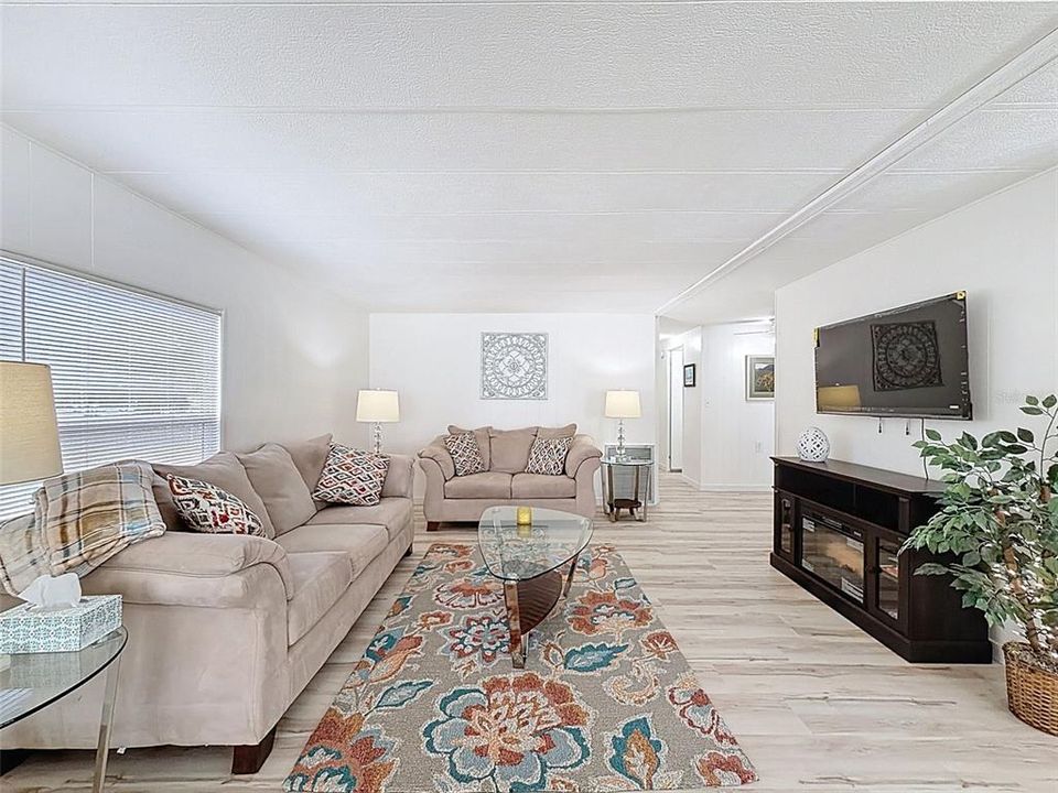 待售: $218,800 (2 贝兹, 2 浴室, 1242 平方英尺)