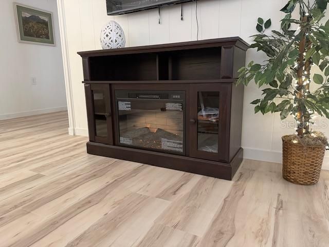 待售: $218,800 (2 贝兹, 2 浴室, 1242 平方英尺)