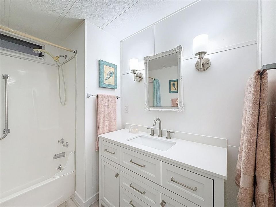 待售: $218,800 (2 贝兹, 2 浴室, 1242 平方英尺)