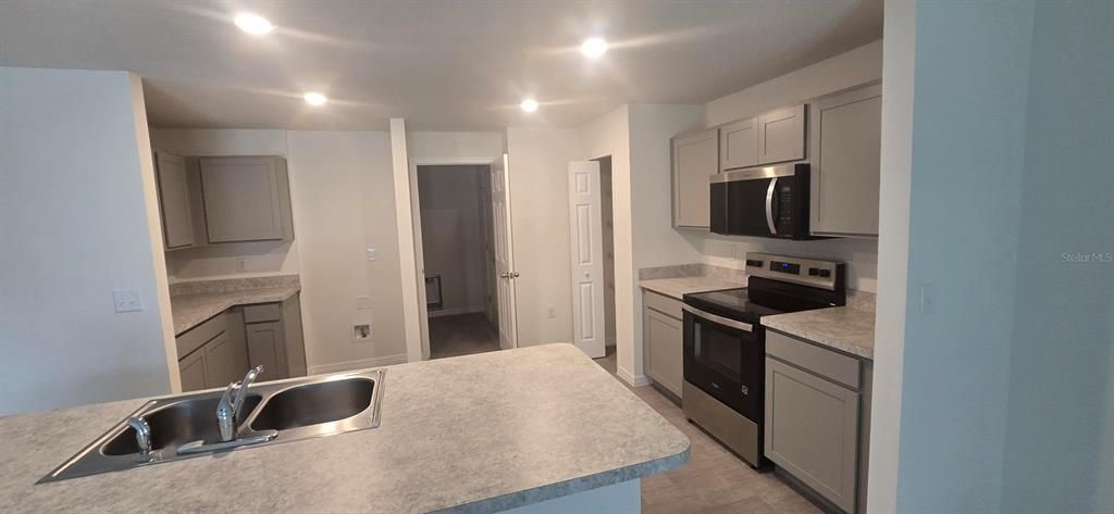 For Sale: $319,990 (4 beds, 2 baths, 1806 Square Feet)