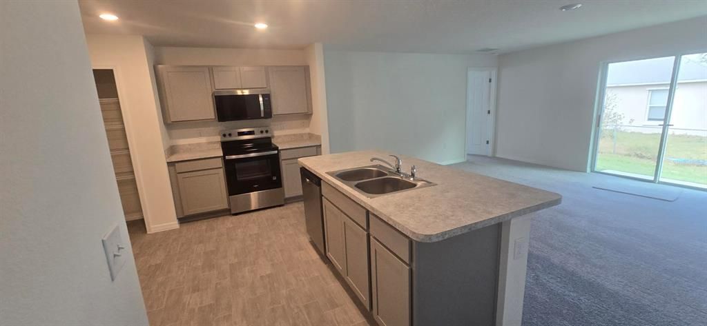 For Sale: $319,990 (4 beds, 2 baths, 1806 Square Feet)