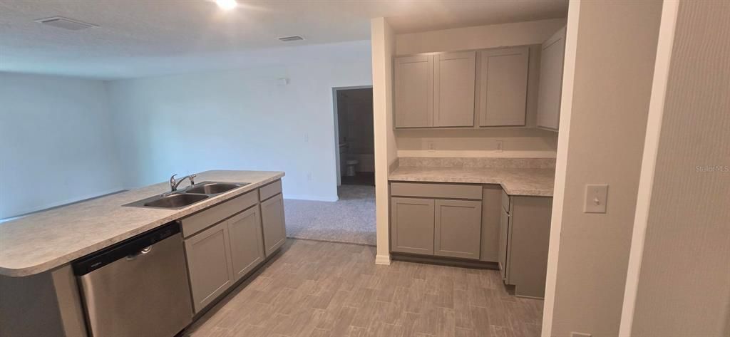 For Sale: $319,990 (4 beds, 2 baths, 1806 Square Feet)