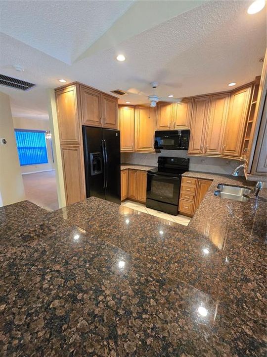 На продажу: $475,000 (3 спален, 2 ванн, 2246 Квадратных фут)