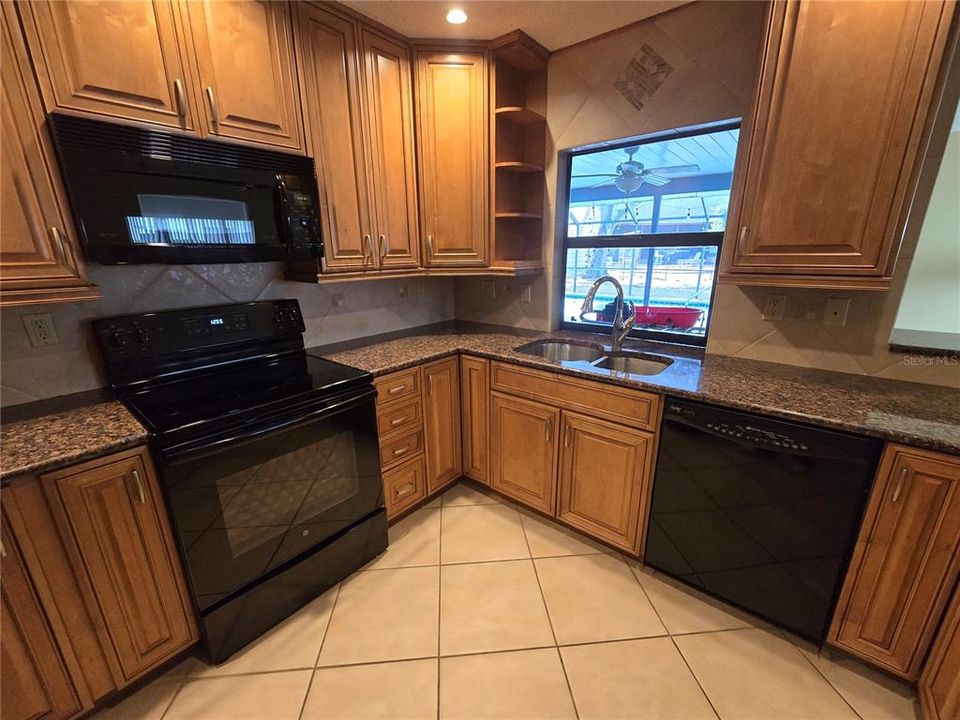 На продажу: $475,000 (3 спален, 2 ванн, 2246 Квадратных фут)