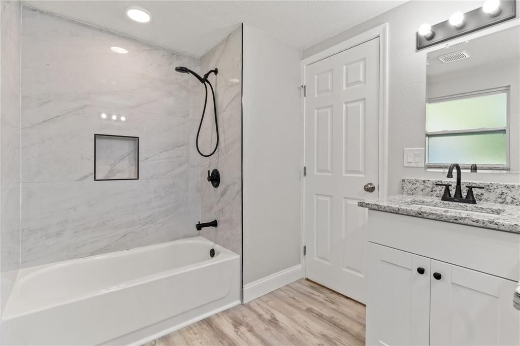 En Venta: $274,900 (4 camas, 2 baños, 1280 Pies cuadrados)