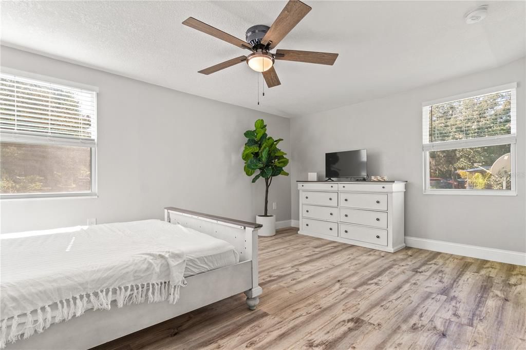 En Venta: $274,900 (4 camas, 2 baños, 1280 Pies cuadrados)