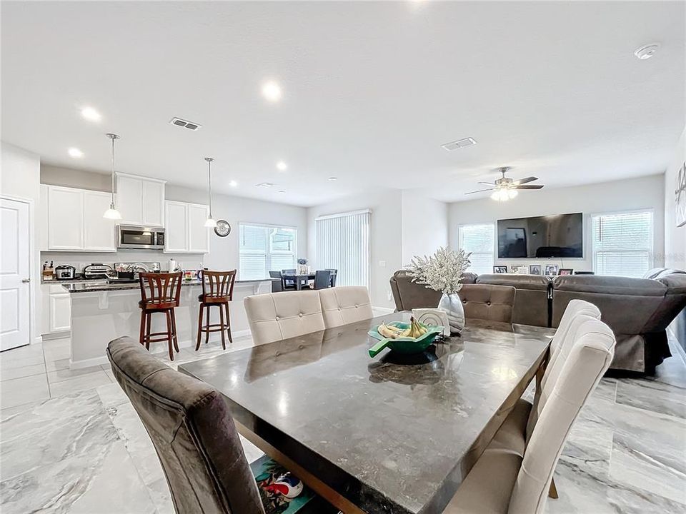 待售: $390,000 (3 贝兹, 2 浴室, 2016 平方英尺)