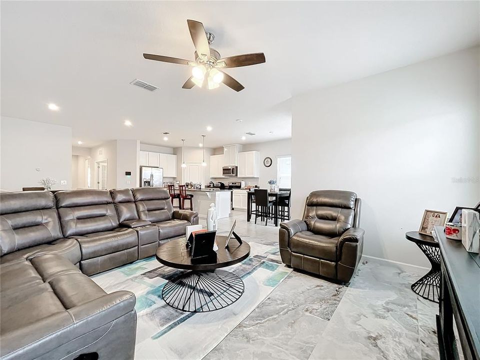 待售: $390,000 (3 贝兹, 2 浴室, 2016 平方英尺)