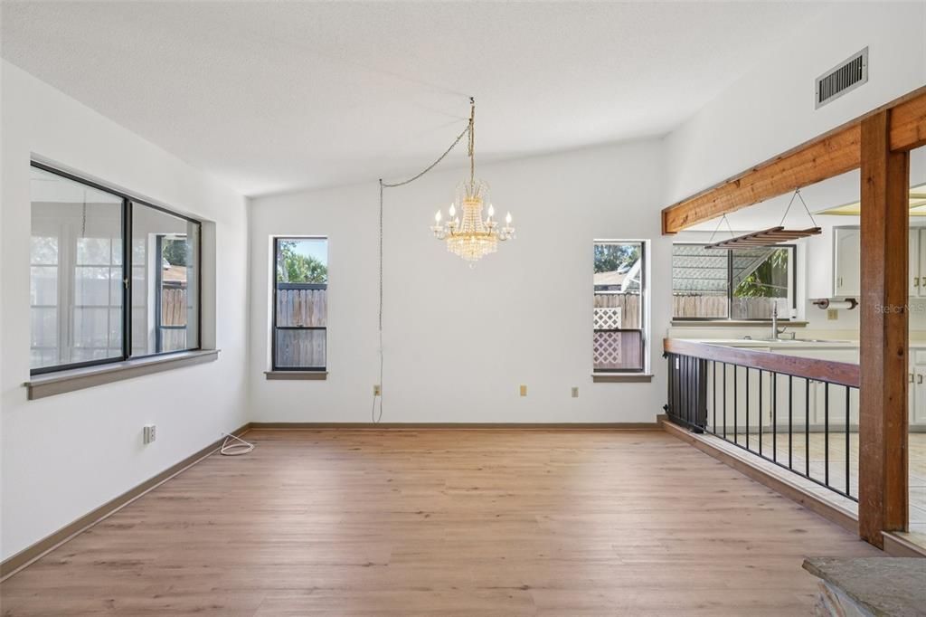 For Sale: $489,900 (3 beds, 2 baths, 1652 Square Feet)