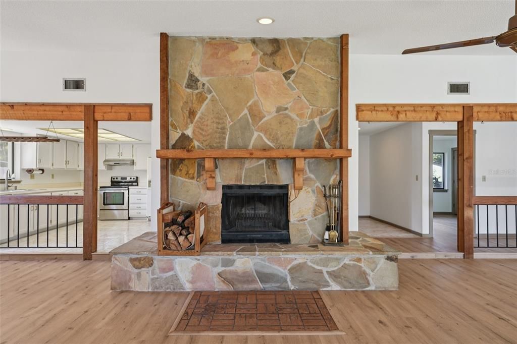 For Sale: $489,900 (3 beds, 2 baths, 1652 Square Feet)