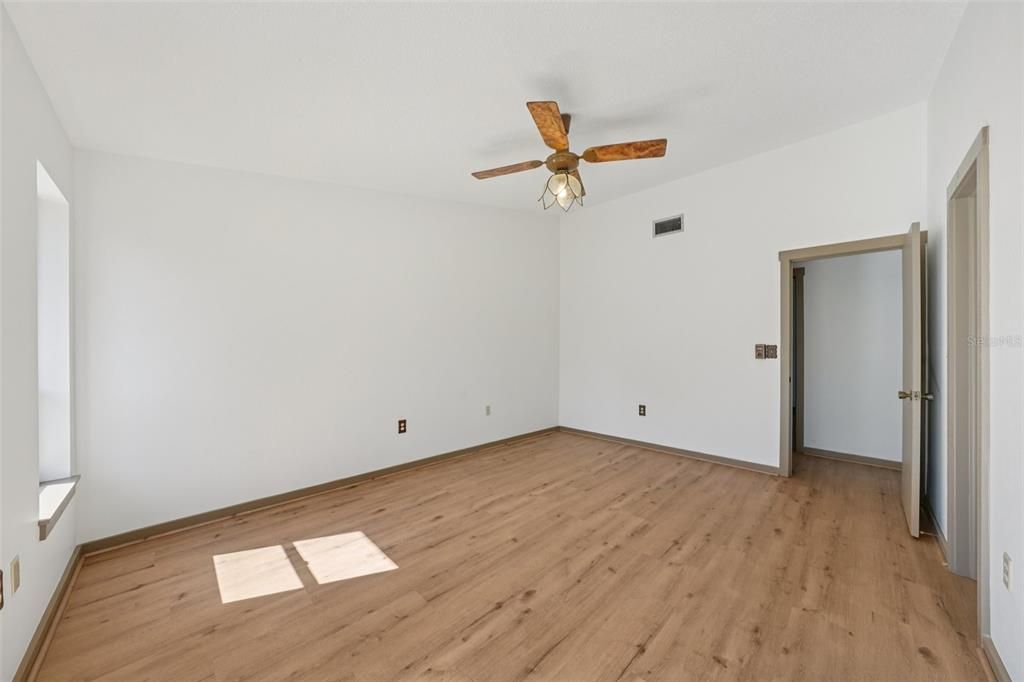 For Sale: $489,900 (3 beds, 2 baths, 1652 Square Feet)