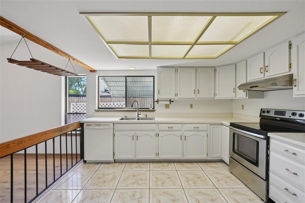 For Sale: $489,900 (3 beds, 2 baths, 1652 Square Feet)