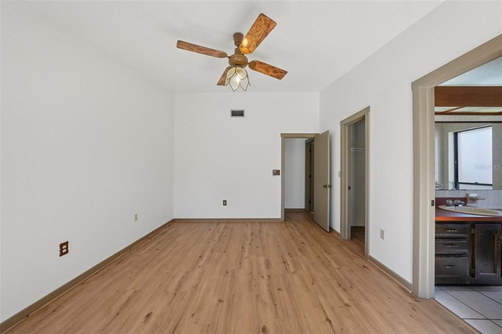 For Sale: $489,900 (3 beds, 2 baths, 1652 Square Feet)