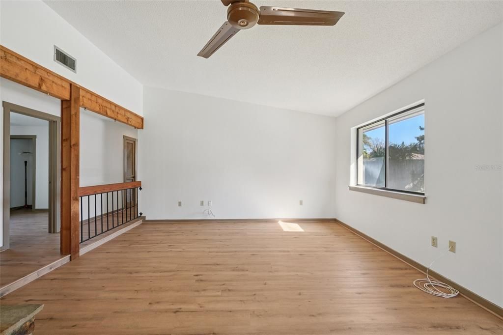 For Sale: $489,900 (3 beds, 2 baths, 1652 Square Feet)