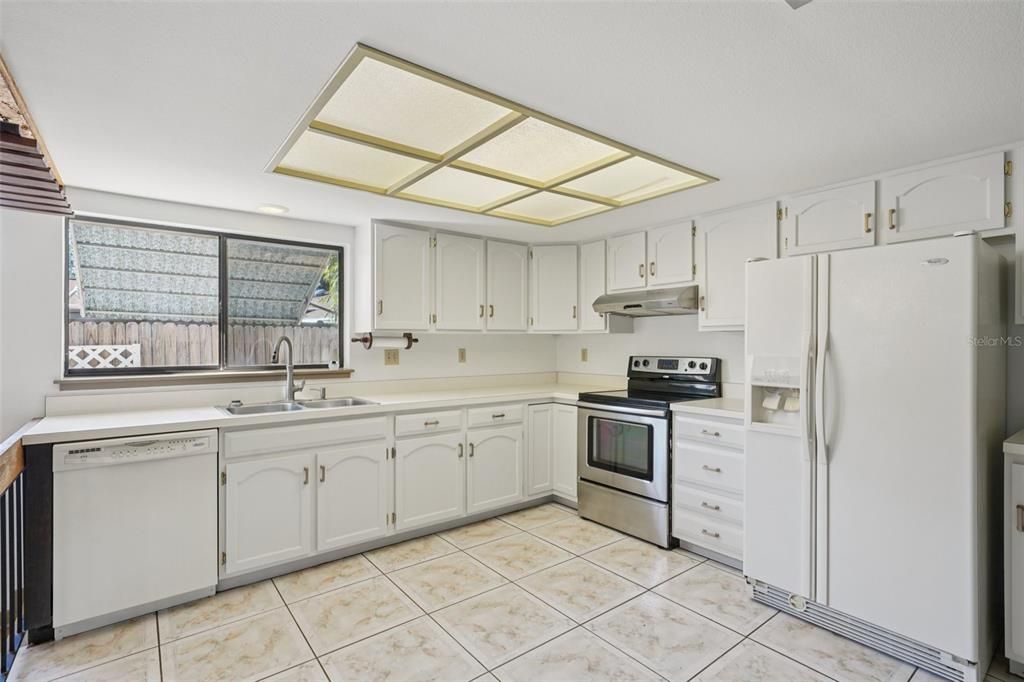 For Sale: $489,900 (3 beds, 2 baths, 1652 Square Feet)