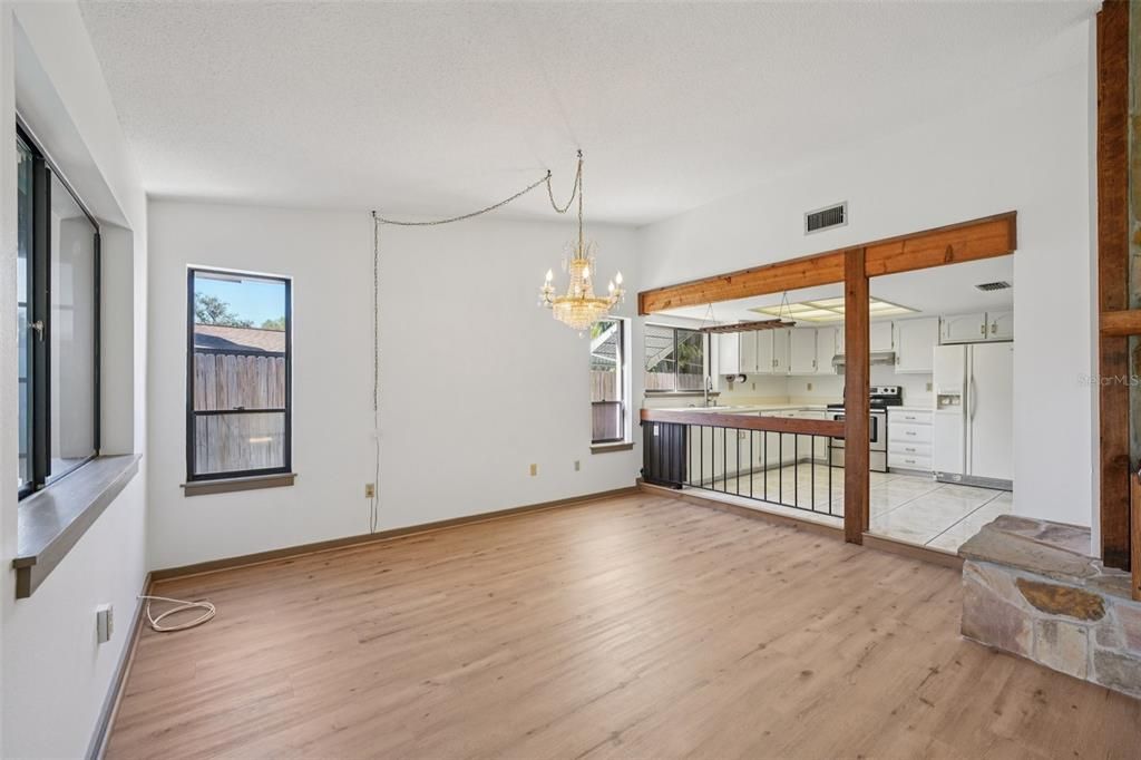 For Sale: $489,900 (3 beds, 2 baths, 1652 Square Feet)