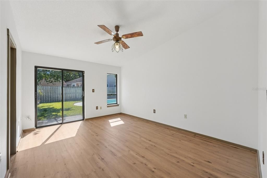 For Sale: $489,900 (3 beds, 2 baths, 1652 Square Feet)