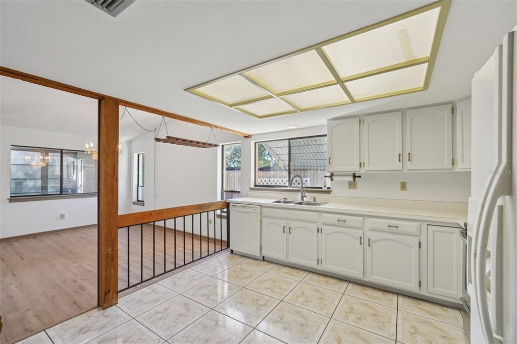 For Sale: $489,900 (3 beds, 2 baths, 1652 Square Feet)