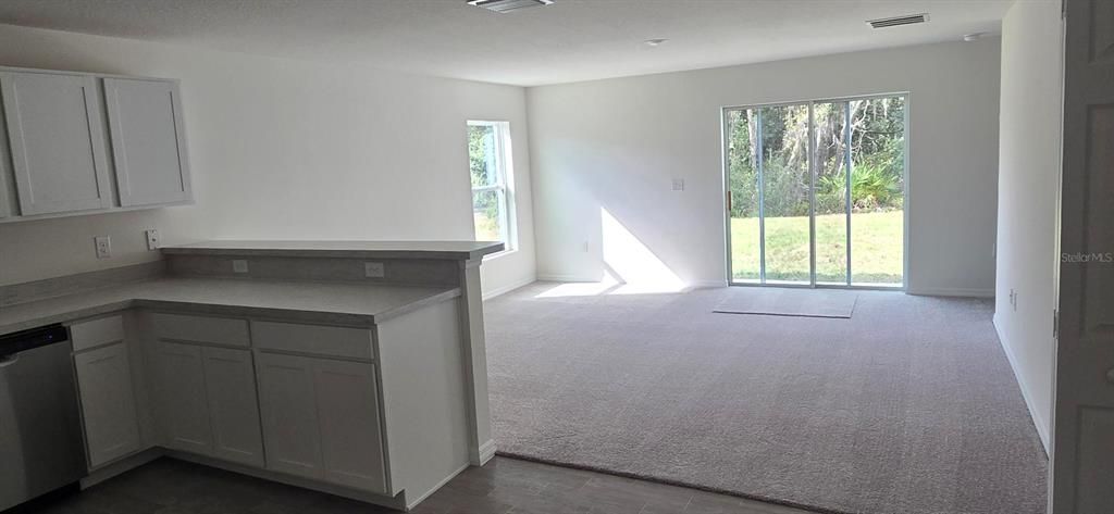 待售: $329,990 (4 贝兹, 2 浴室, 2104 平方英尺)