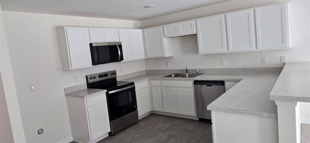 待售: $329,990 (4 贝兹, 2 浴室, 2104 平方英尺)