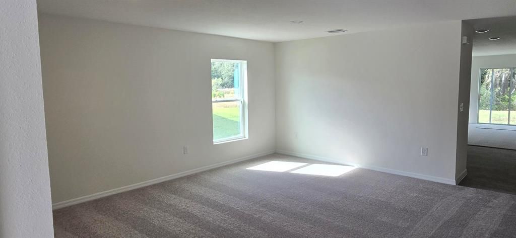 待售: $329,990 (4 贝兹, 2 浴室, 2104 平方英尺)