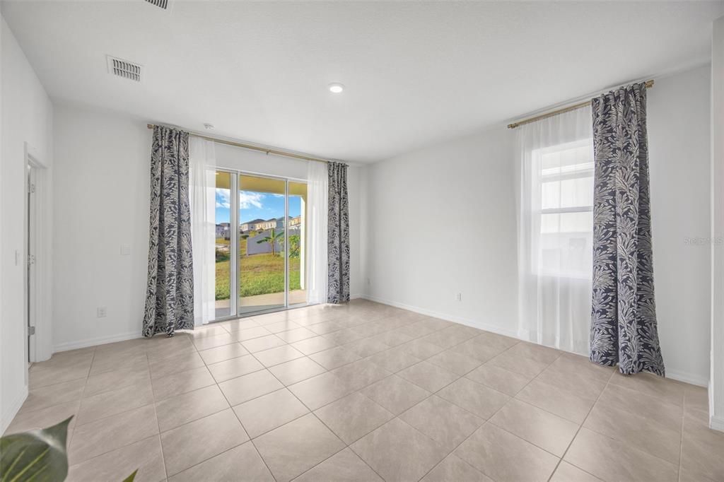 For Rent: $2,300 (3 beds, 2 baths, 1565 Square Feet)