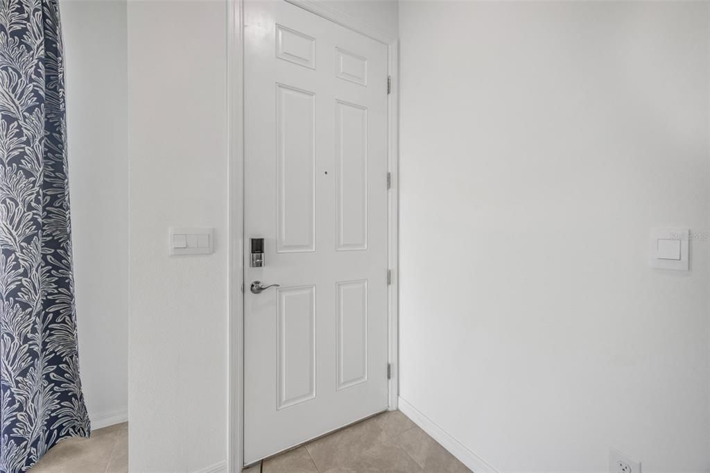 For Rent: $2,300 (3 beds, 2 baths, 1565 Square Feet)