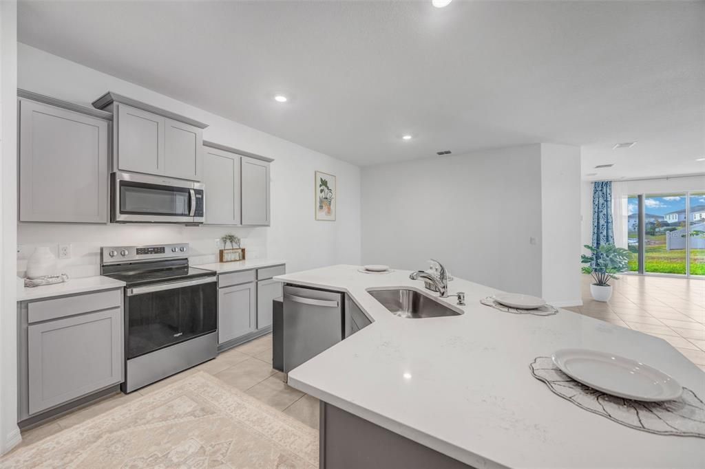 For Rent: $2,300 (3 beds, 2 baths, 1565 Square Feet)