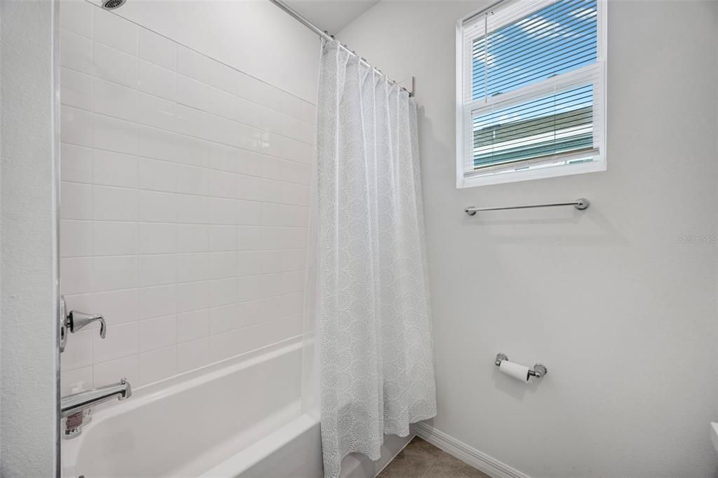 For Rent: $2,300 (3 beds, 2 baths, 1565 Square Feet)