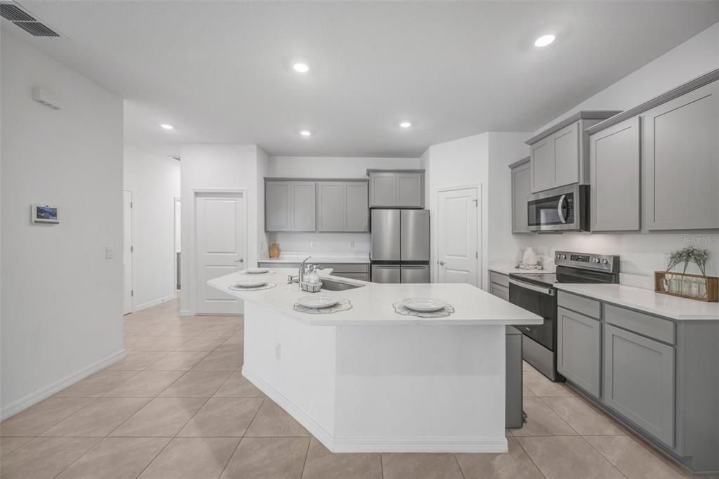 For Rent: $2,300 (3 beds, 2 baths, 1565 Square Feet)